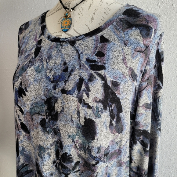 VERA WANG Assymetric Hem Tunic Blouse - Picture 4 of 4